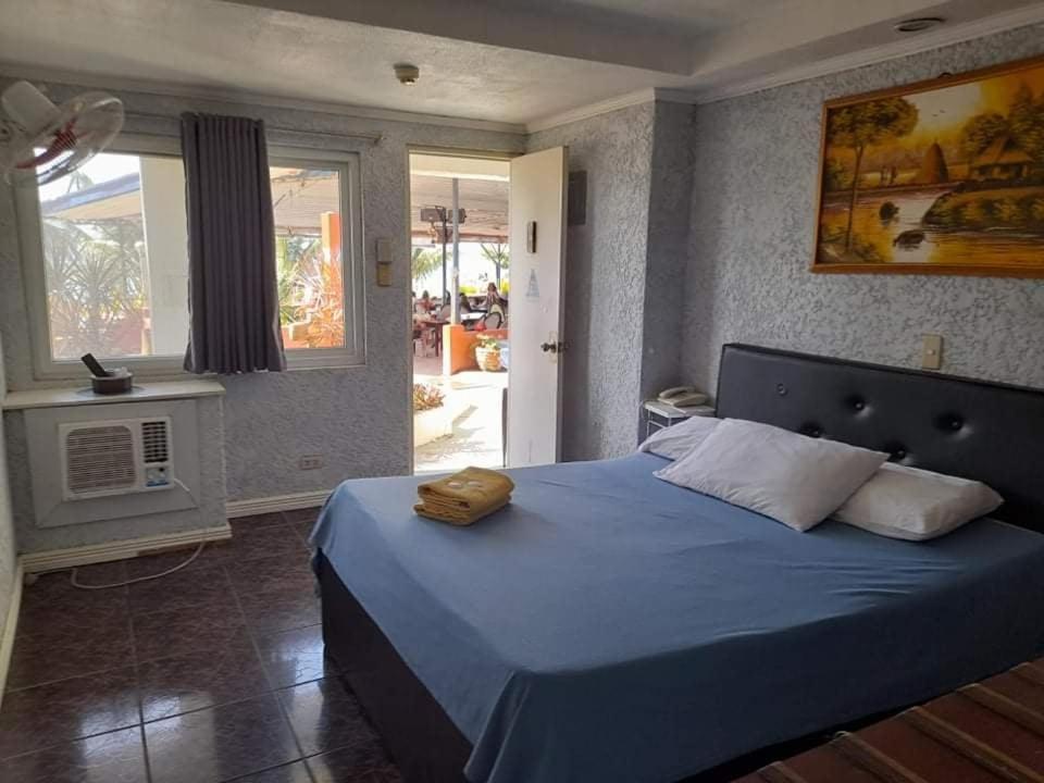 Blue Rock Resort Olongapo Extérieur photo