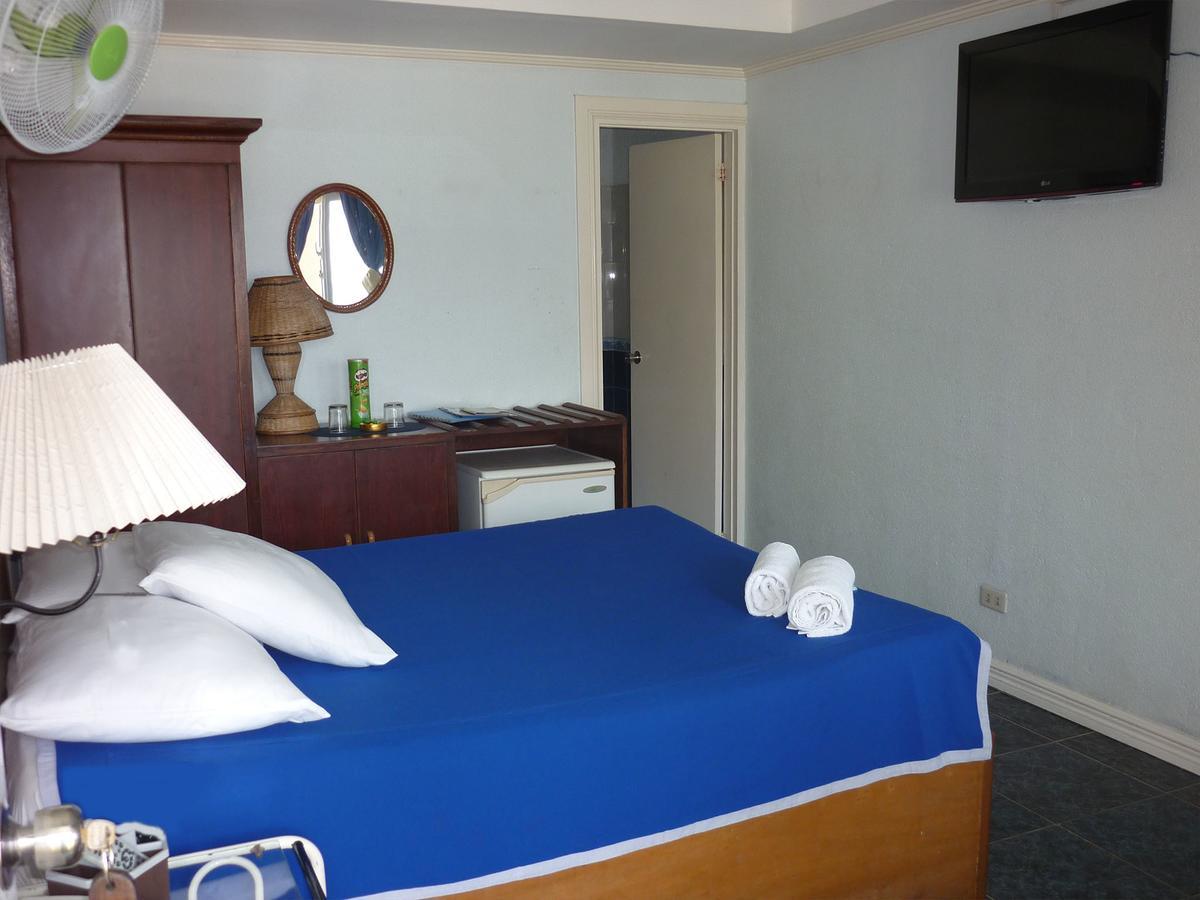 Blue Rock Resort Olongapo Extérieur photo