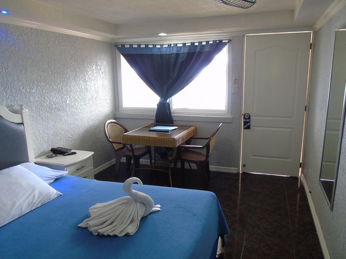 Blue Rock Resort Olongapo Extérieur photo
